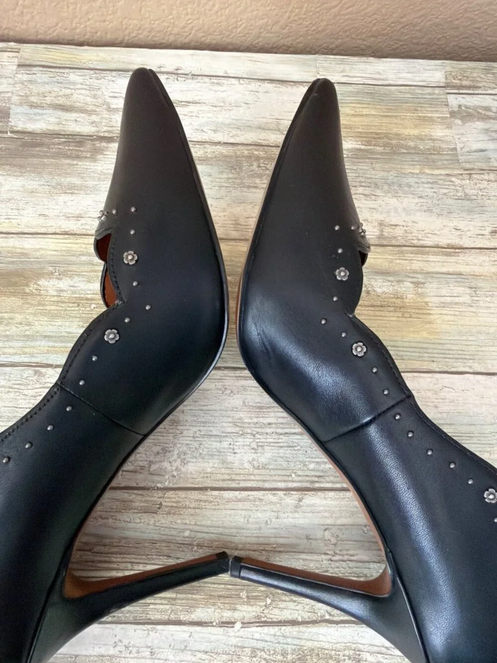 Coach Waverly Black Leather Scalloped Studded Pumps Pointed Toe Heels Size 9 - Picture 9 of 13